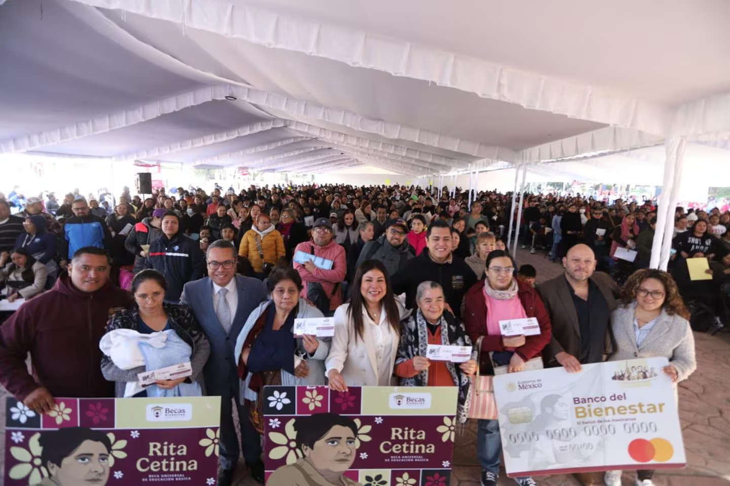 Entregan más de 4 mil tarjetas de la beca “Rita Cetina” a estudiantes de educación básica en Iztacalco