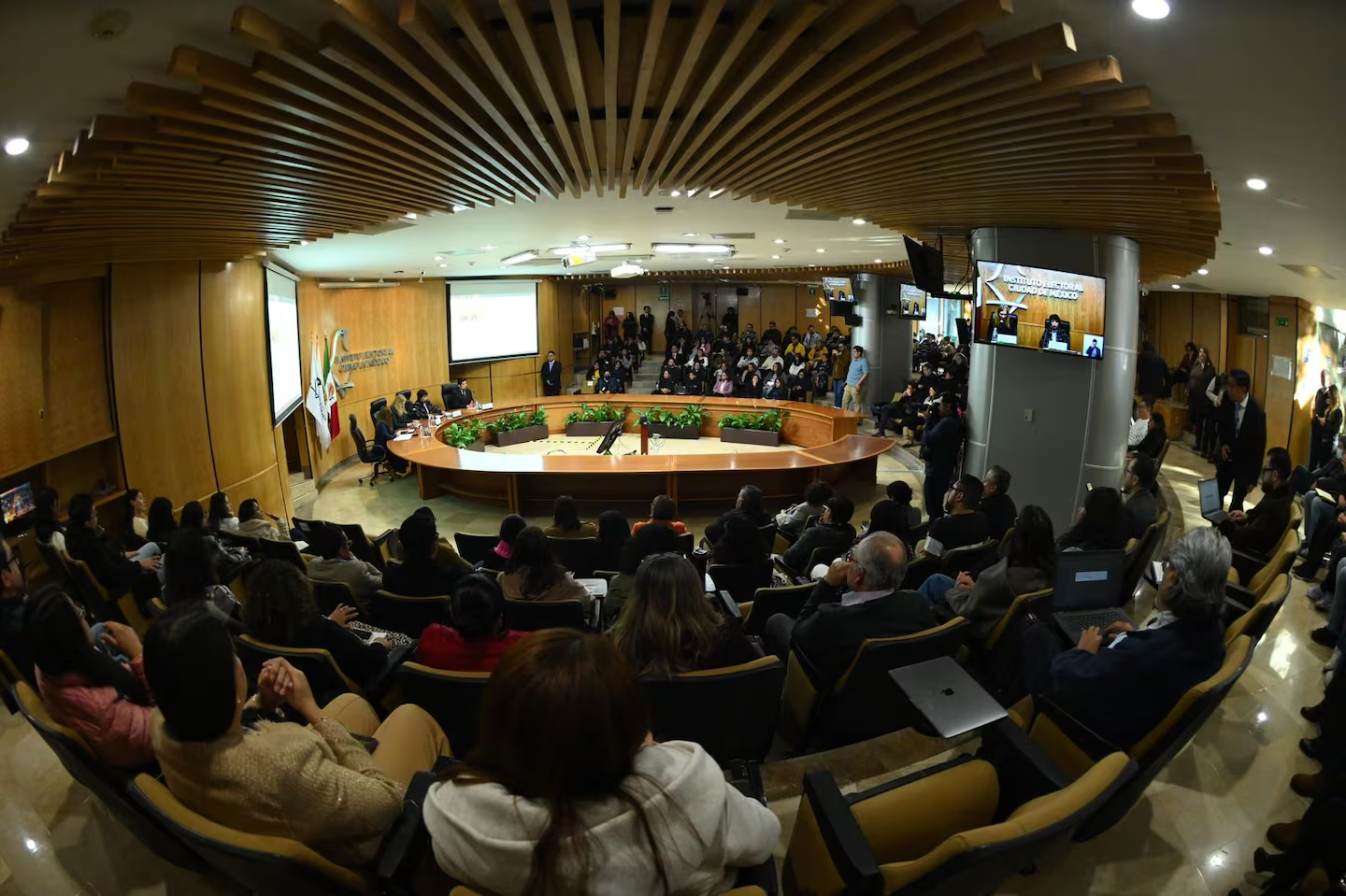 IECM, pieza fundamental para derribar barreras que excluyen a mujeres de la toma de decisiones