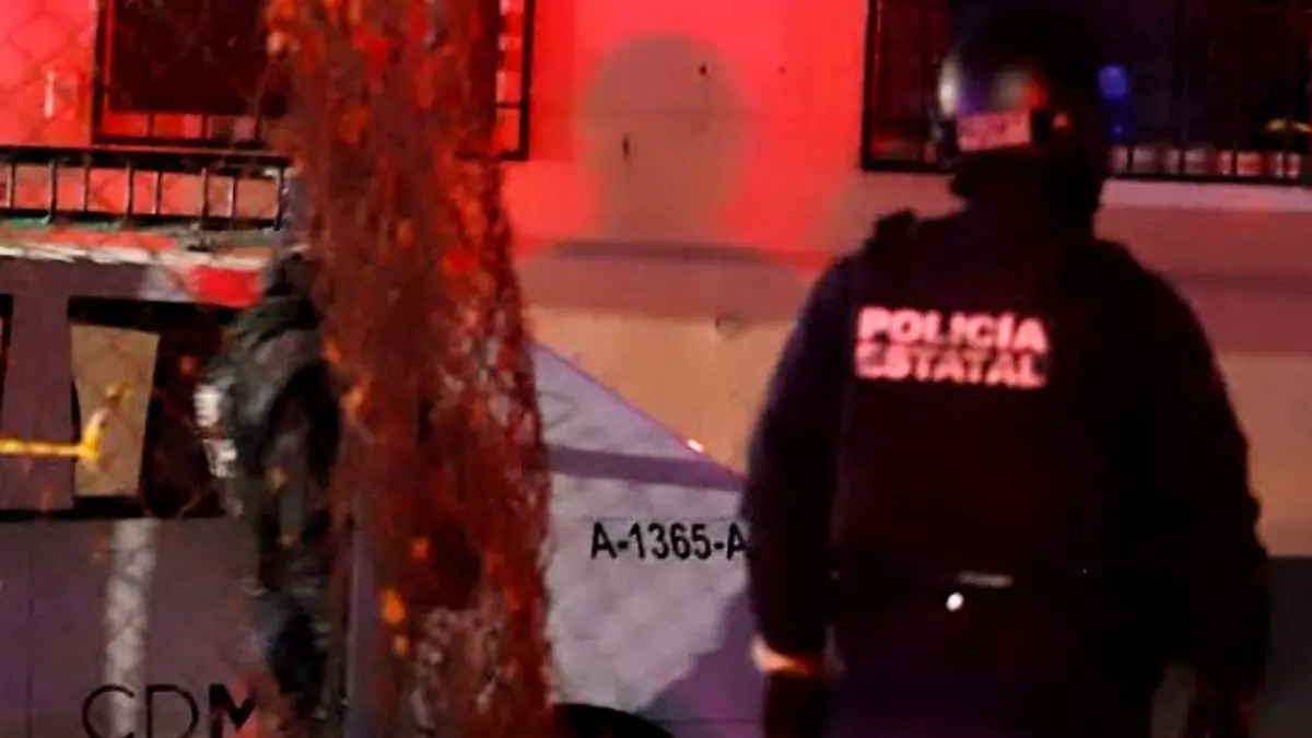 Investigan a policías de la CDMX por presuntamente mover un taxi con dos hombres asesinados de Azcapotzalco a N aucalpan