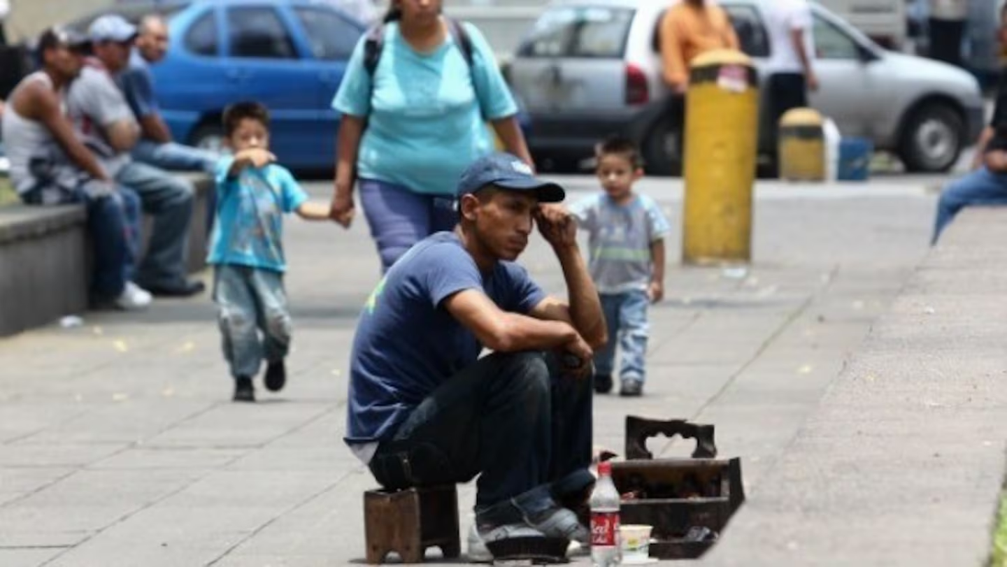 Terminó México 2025 con 42.3 millones de mexicanos en pobreza laboral