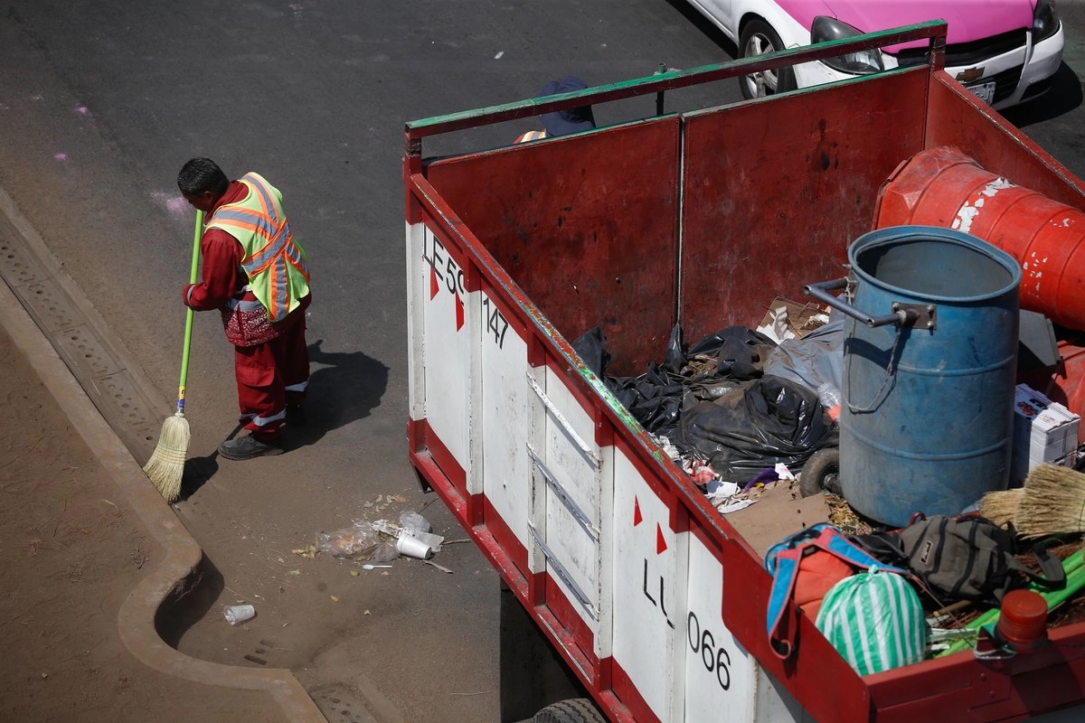 Obras y Servicios de CDMX usa un programa social para pagar por mantenimiento a espacios públicos