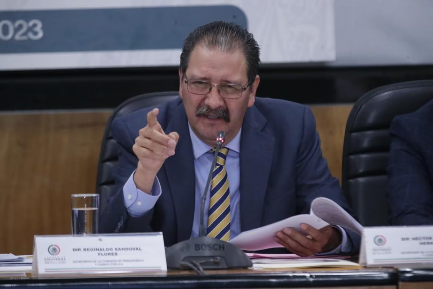 Cuestiona PT plan B de Sheinbaum; no todo se puede decidir por consulta, revira