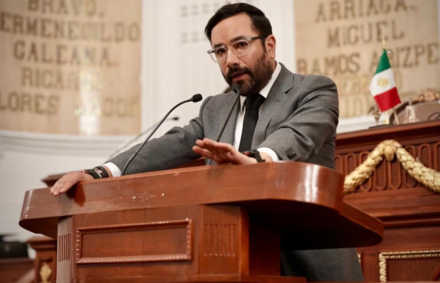 Víctor Hugo Romo propone reforma en beneficio de la población más vulnerable