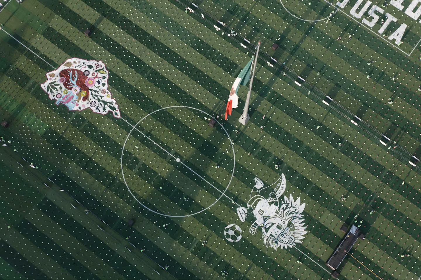 Reutilizarán pasto del Zócalo para rehabilitar 300 canchas de futbol en la CDMX