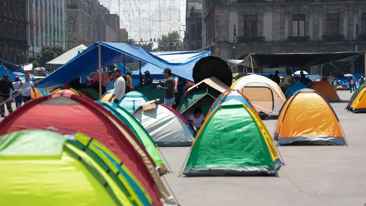 “Nos tienen secuestrados”: reclaman comerciantes pérdidas de hasta un 80% por protestas de la CNTE