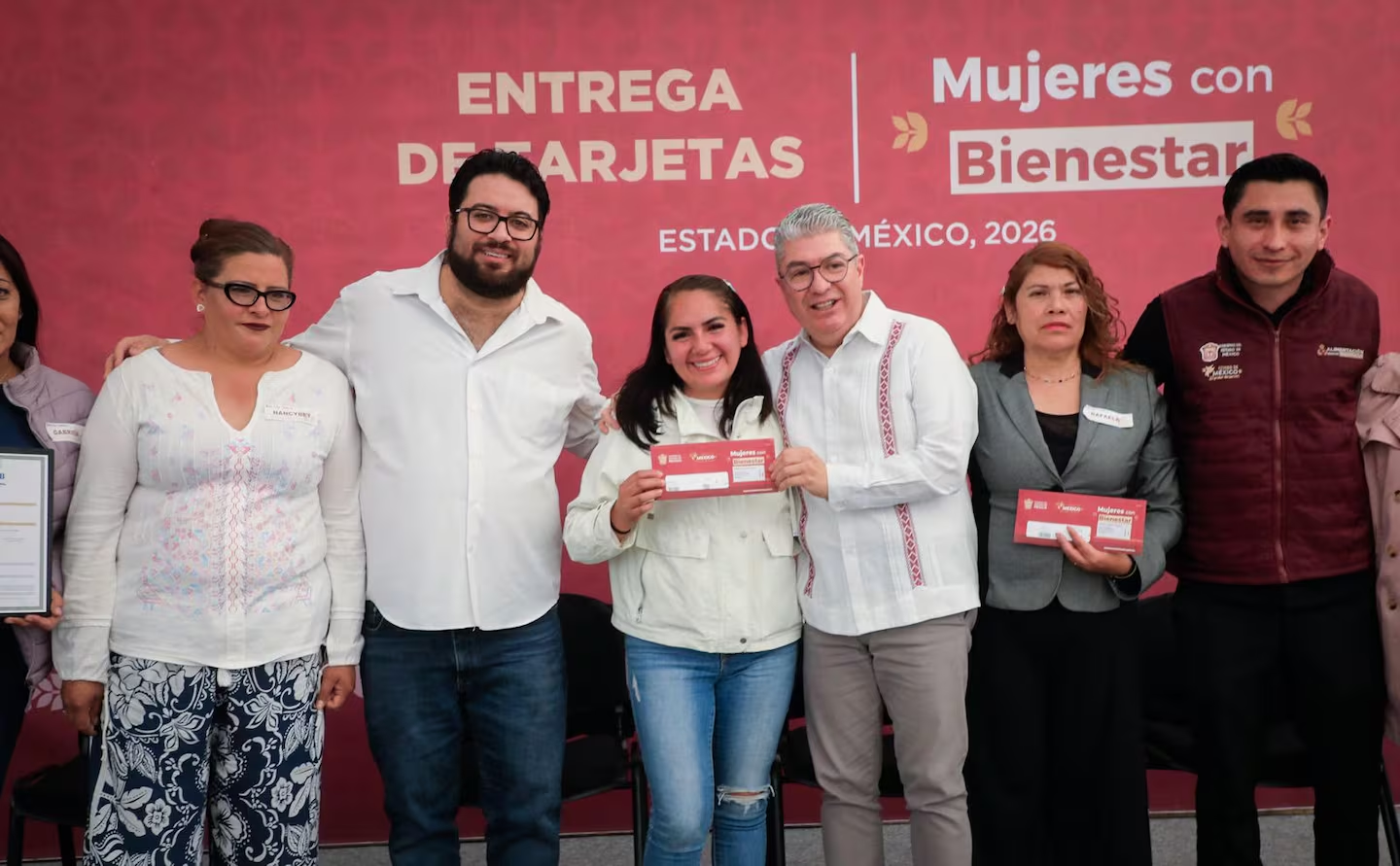 Entrega Isaac Montoya 3 mil tarjetas del programa Mujeres con Bienestar