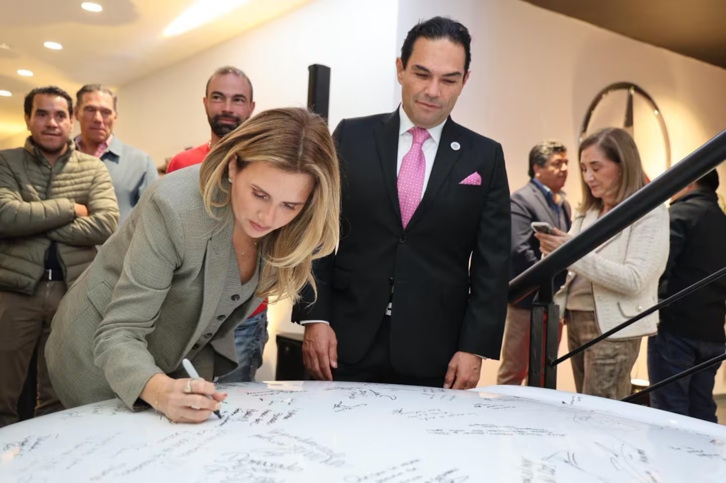 Mercedes Benz inaugura agencia en Huixquilucan con inversión millonaria