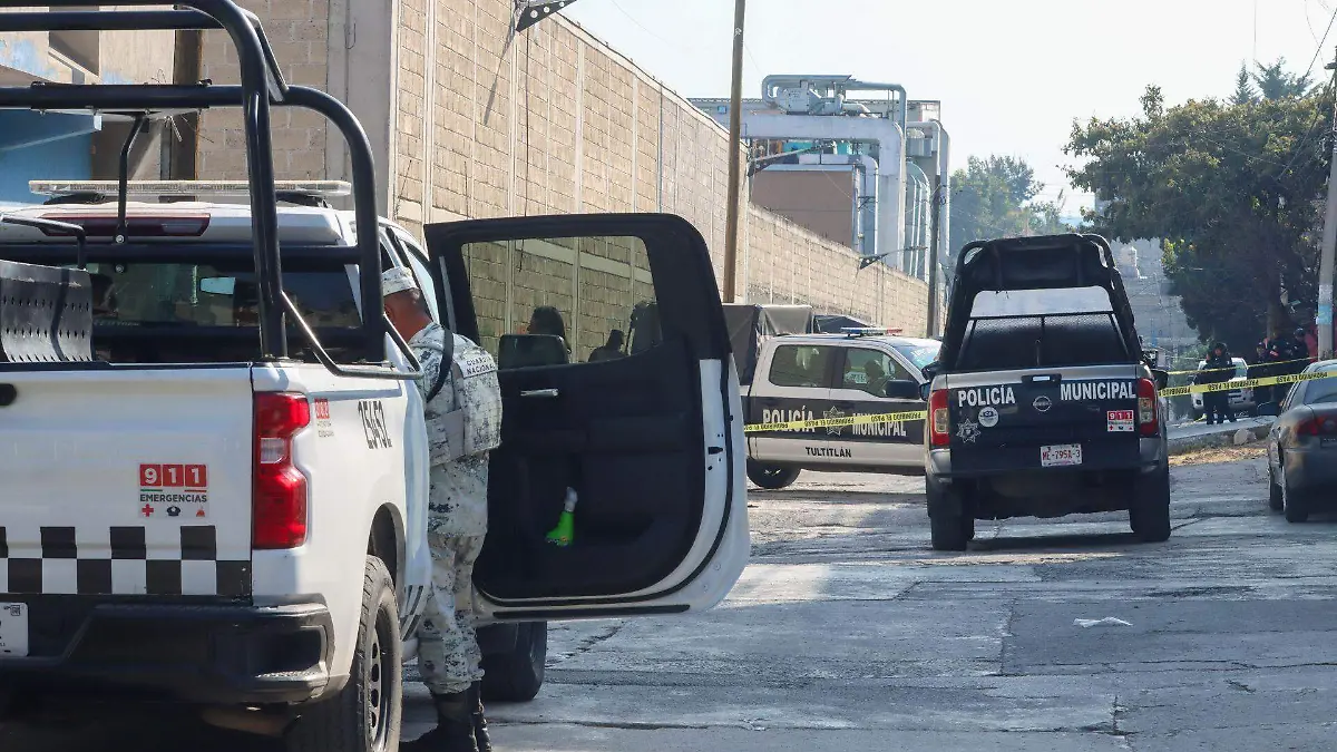 Hallan a hombre sin vida en terreno despoblado de Tultitlán