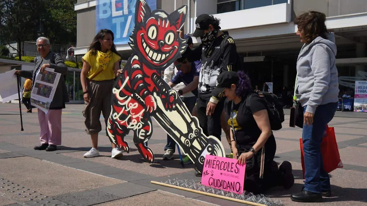 Vecinos advierten que mantendrán protestas hasta lograr el retiro de vallas del Parque Lira