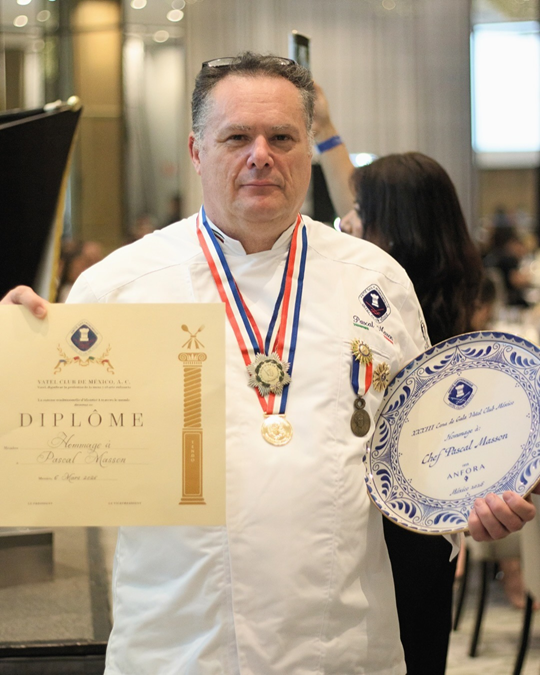 Un legado entre Francia y México: Pascal Masson recibe reconocimiento en Vatel Club México