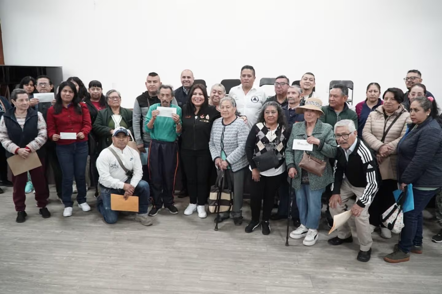 Entregan 244 apoyos económicos a familias afectadas por lluvias en Iztacalco