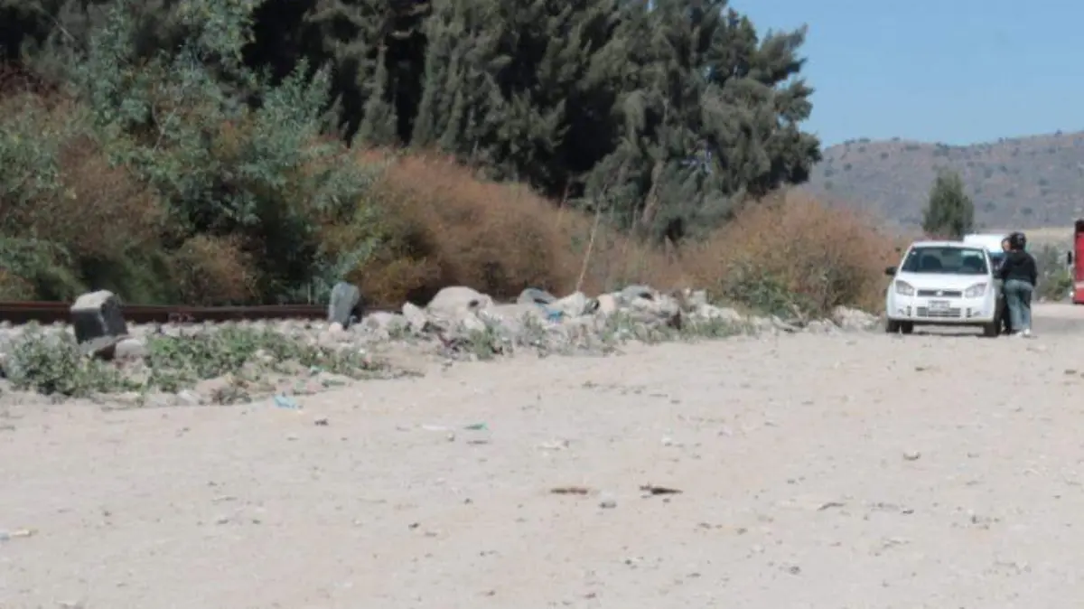 Investigan asesinato de hombre abandonado en vía pública en Edomex