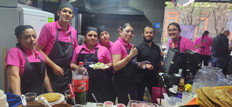 ¿Experiencia QUÉ GUSTAS? Con Berenice Díaz De León Y Raúl Magaña en un restaurante con Leyenda