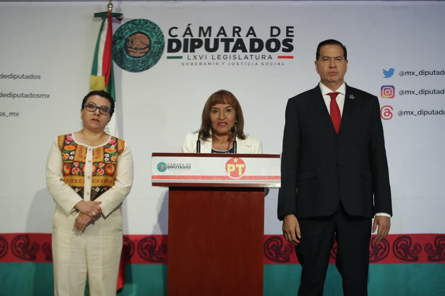 Dedican diputados un minuto de silencio por víctimas de feminicidio