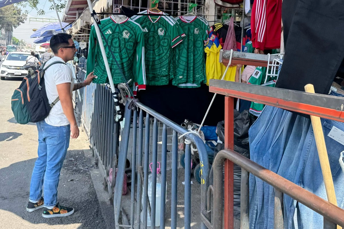 Pese a decomisos, hay gran demanda de mercancía pirata relativa al Mundial