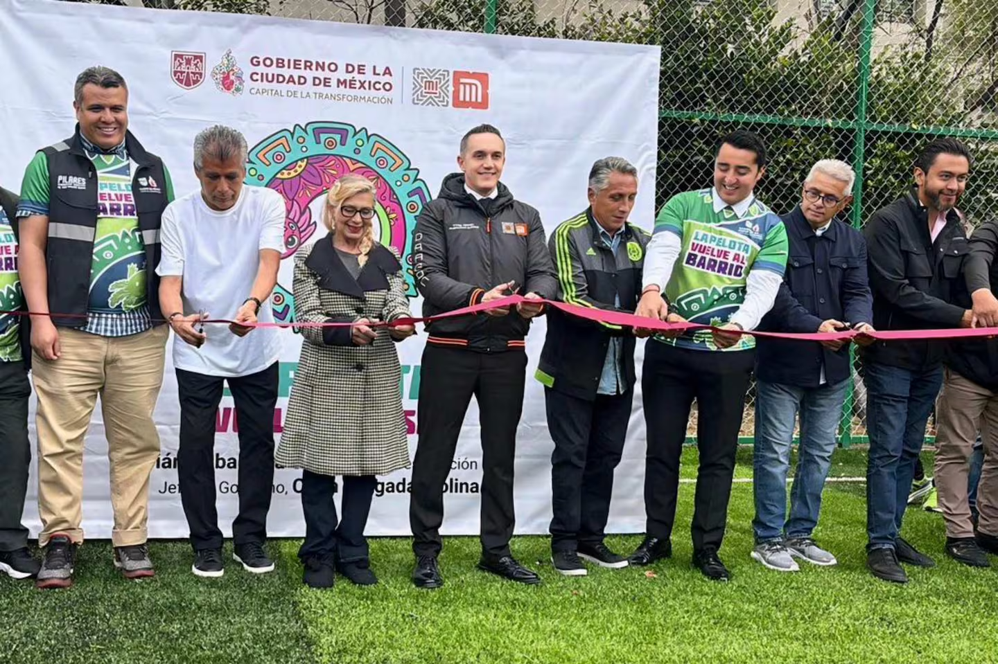 Ruvalcaba inaugura canchas de futbol en Cuajimalpa rumbo al Mundial 2026