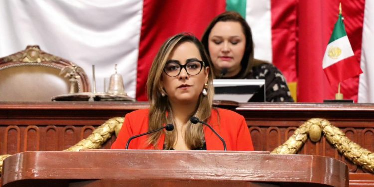 Diputada del PAN pide reforzar operativos de seguridad ante llegada de turistas por el Mundial 2026 Martín Agui lar La diputada local del PAN en el Congreso capitalino, Laura Álvarez Soto, solicitó a la Secretaría de Seguridad Ci udadana de la Ciudad de México reforzar y aplicar de manera estricta los operativos de seguridad ante el incremento de  turismo nacional e internacional previsto con motivo del Copa Mundial de la FIFA 2026. La legisladora dirigió el llamad o al titular de la dependencia, Pablo Vázquez, para que se asignen células de oficiales en puntos considerados estrat égicos de la capital, con el objetivo de prevenir delitos y brindar condiciones de seguridad a quienes visiten la ciuda d durante el evento deportivo. Advirtió sobre posibles riesgos como carterismo, taxis irregulares, fraudes en la venta  de boletos y prácticas de hostigamiento hacia turistas, situaciones que, dijo, podrían incrementarse ante la afluencia  de visitantes. También señaló reportes