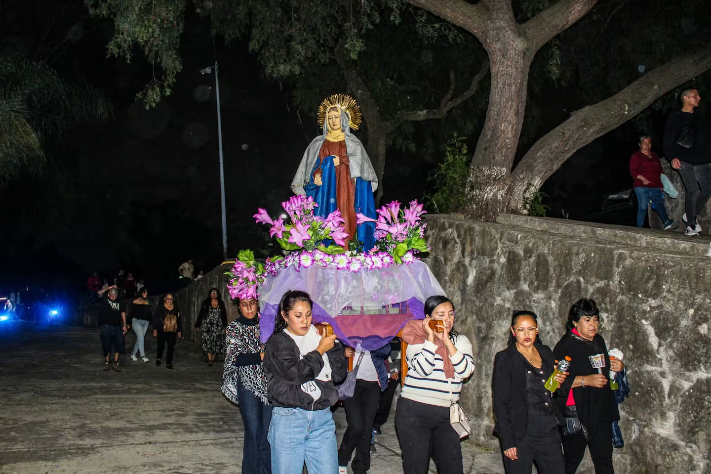 Cientos participan en la Segunda Procesión del Silencio en Naucalpan