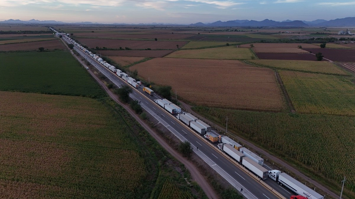 Productores agrícolas y transportistas de 13 estados bloquearon este lunes carreteros y tomaron casetas