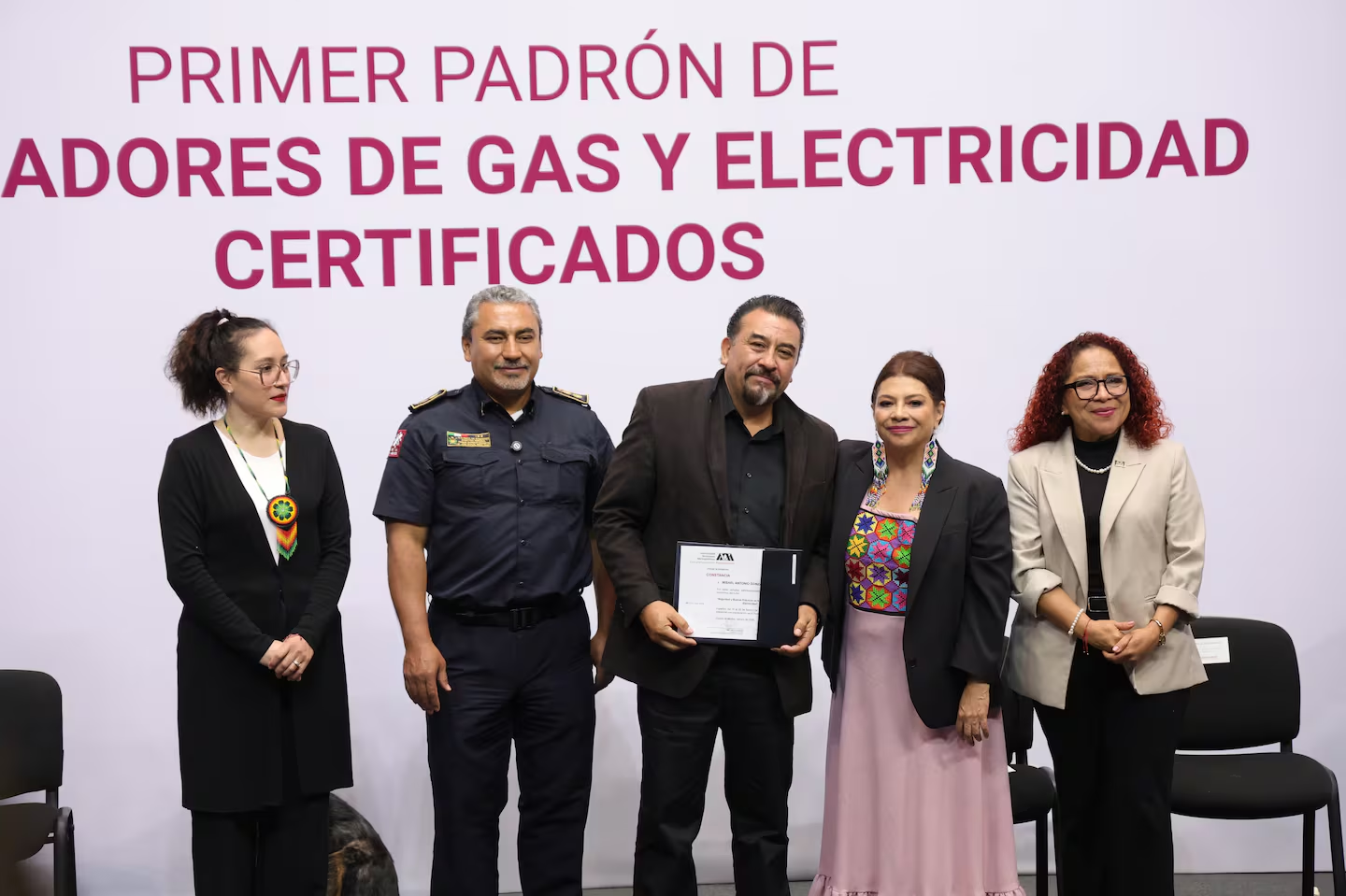 Presentan padrón público de instaladores certificados de gas y electricidad para viviendas en la CDMX