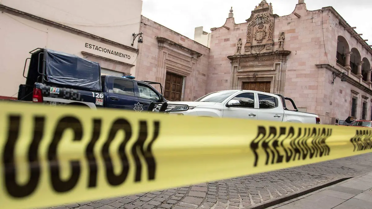 Se dio un balazo en la cabeza y ahora lo investigan en Tultitlán