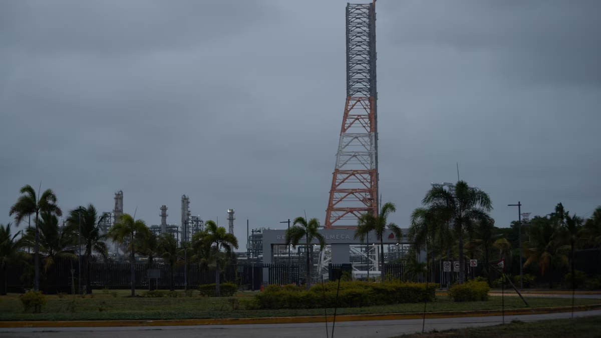 Pemex advierte: Exceso de coque pone en riesgo la operación de refinerías y ya impacta a Dos Bocas