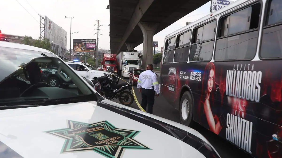 Tragedia en Tlalnepantla: muere pasajero de moto taxi por aplicación tras ser aplastado por tráiler