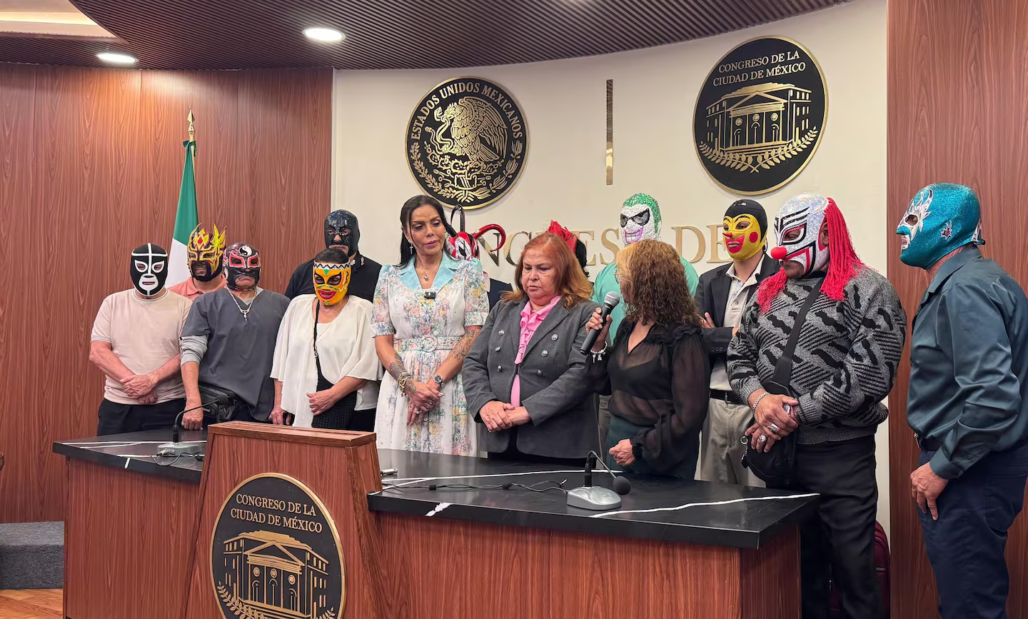 Buscan apoyo económico vitalicio para luchadores profesionales retirados por lesiones