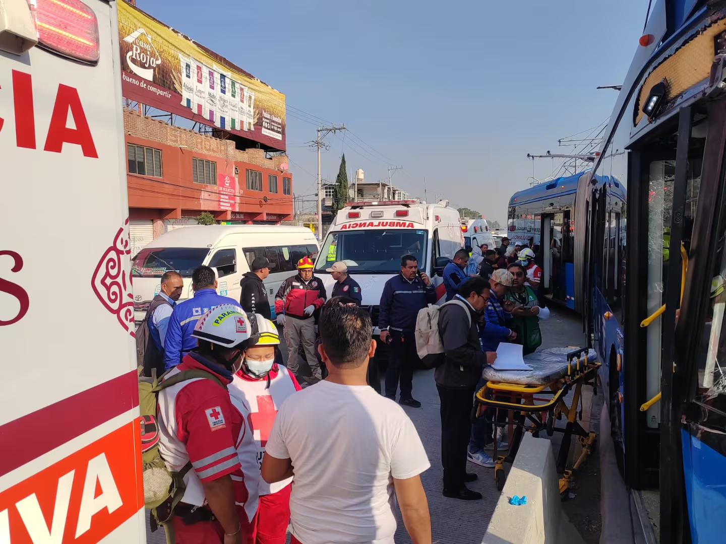 Protección Civil auxilia a personas tras incidente en línea Trolebús Chalco-Santa Marta