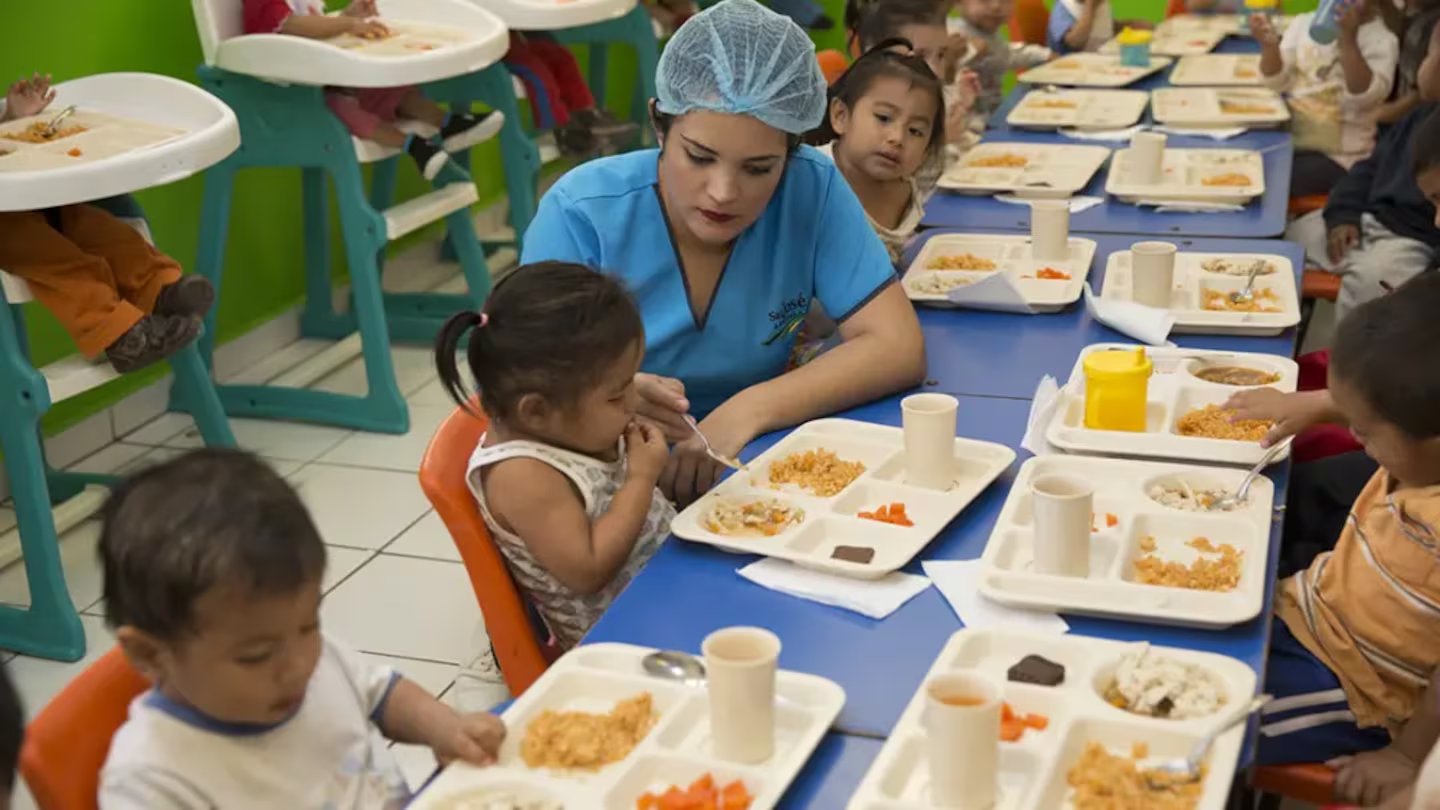 Proponen hasta 6 años de prisión por entregar alimentos caducos en albergues