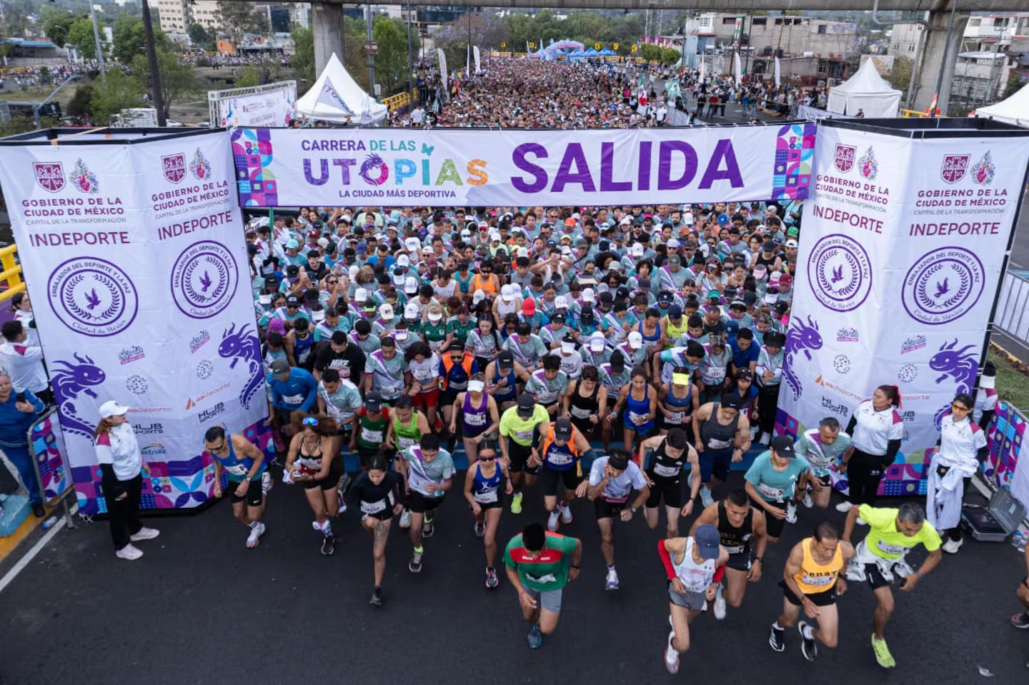 Carrera de las UTOPÍAS reúne a 15 mil corredores en circuito del Estadio Banorte