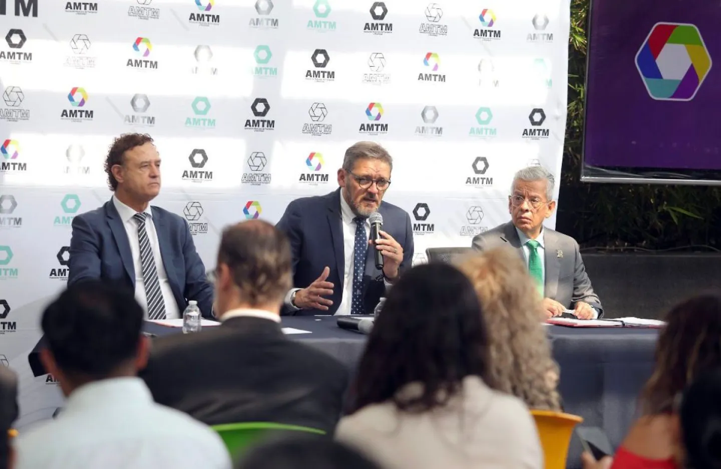 El Congreso Internacional de Transporte convoca a definir el futuro del sector ante un modelo que llegó a su l ímite