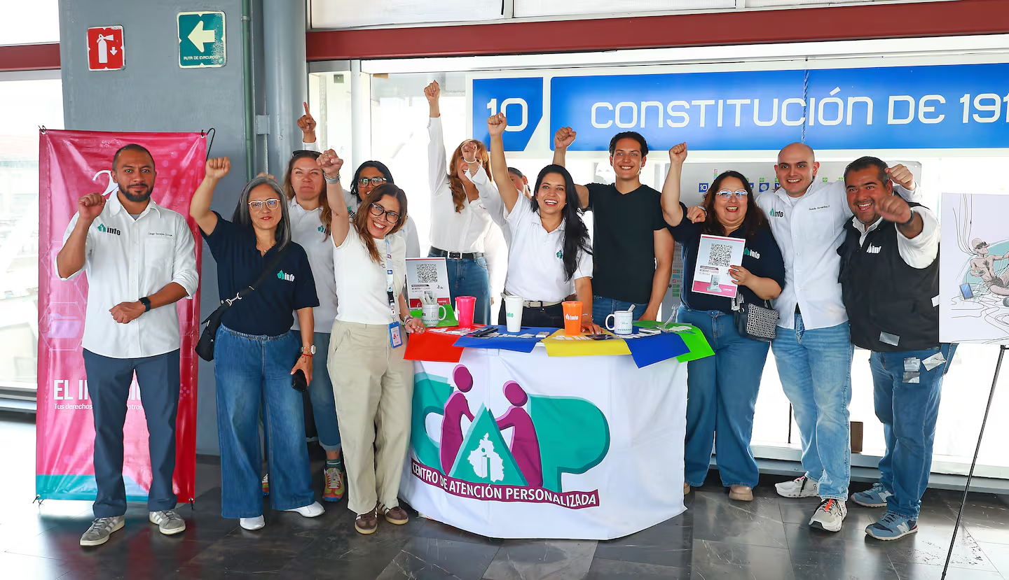 INFO CDMX realiza jornada informativa en estación Constitución de 1917 del Trolebús Elevado