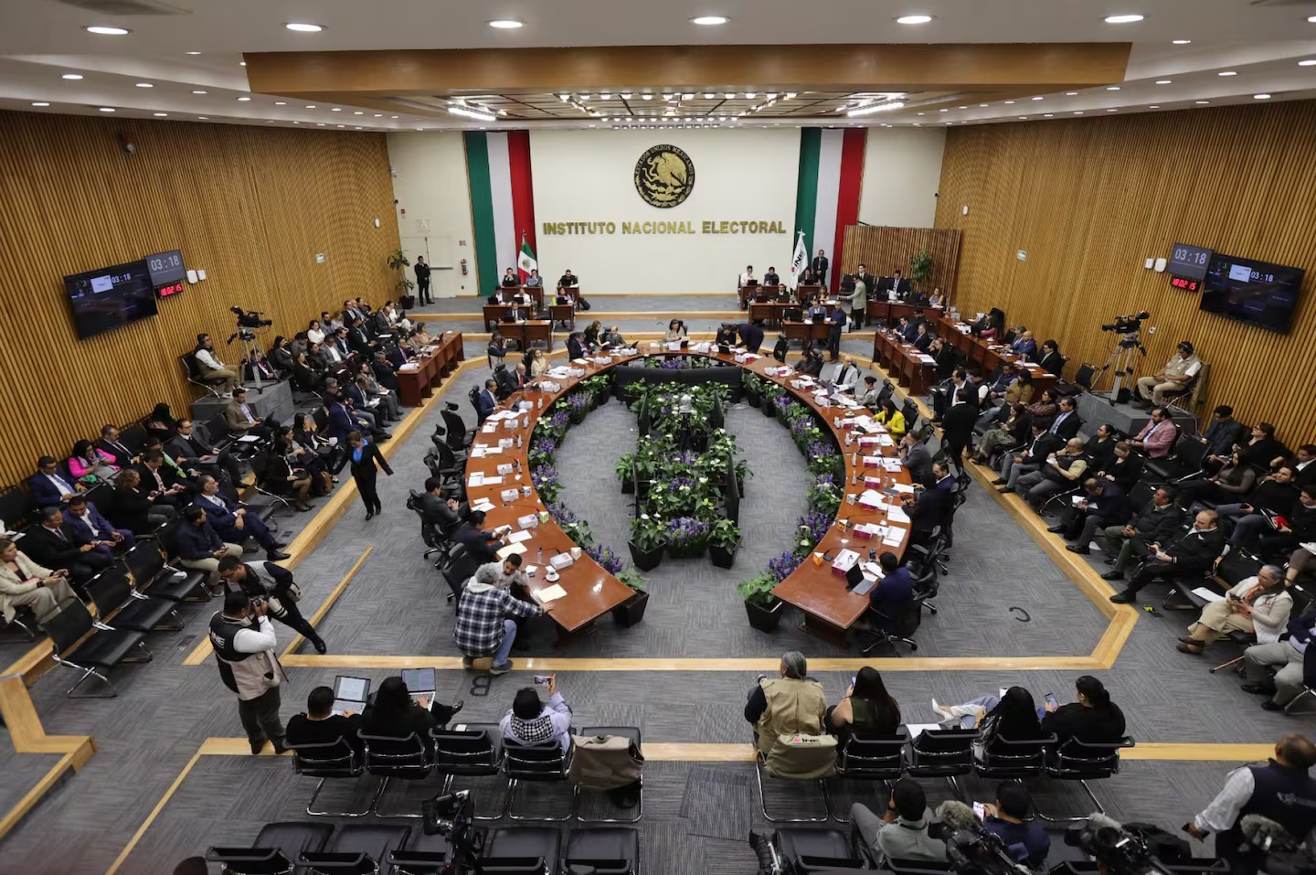 Acusa oposición golpe a la democracia con elección de 3 consejeros del INE “a modo”