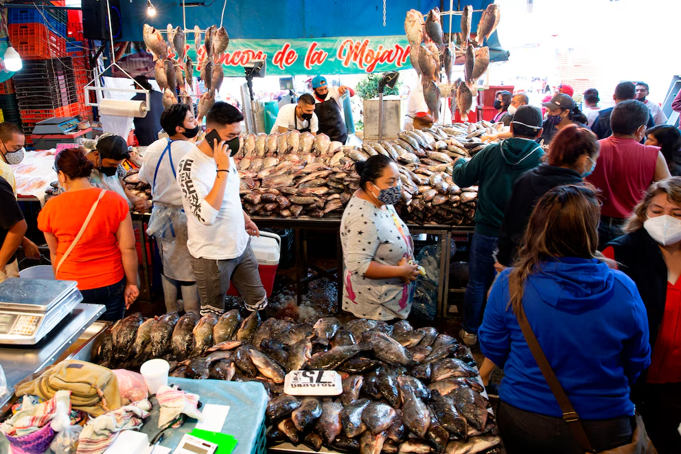 Coordinación y vigilancia sanitaria en Mercado La Nueva Viga durante Semana Santa: Sedeco