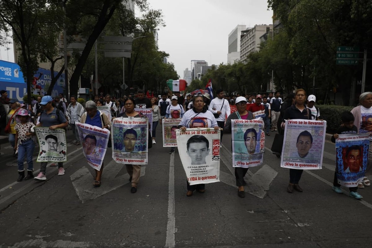 Padres de los 43 acusan estancamiento en investigaciones encabezadas por gobierno federal