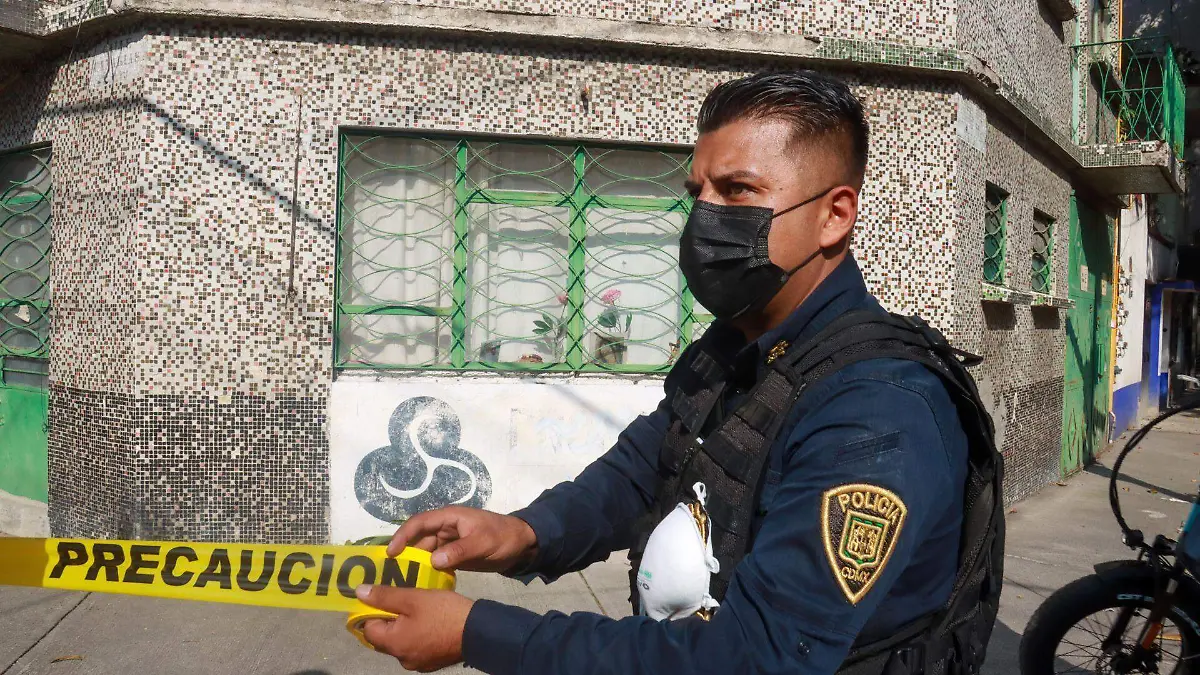 Autoridades investigan la muerte de adolescente en Venustiano Carranza tras hallazgo en su casa.