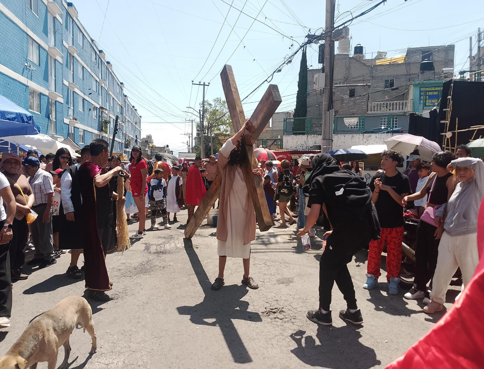 Realizan tradicional Viacrucis en Gustavo A. Madero con amplia participación comunitaria