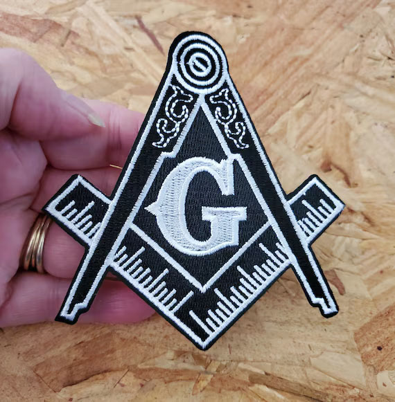 “ Las Instituciones son grandes, por los hombres que las integran, su fortaleza no está en la permanencia de  los hombres, sino en la permanencia de sus principios