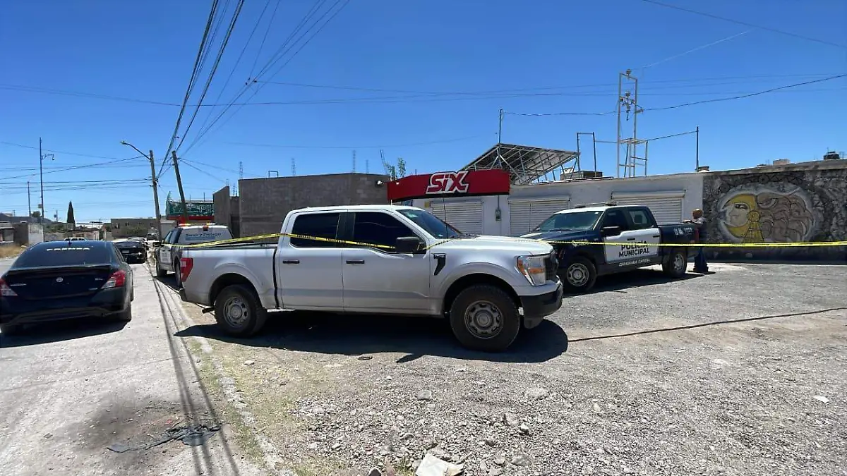 Hallan cuerpo de un hombre al exterior de negocio en la colonia Fuentes Mares