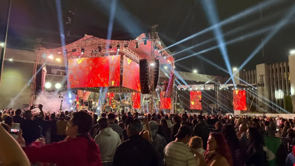 Sonideros llenan la explanada de Cuauhtémoc en el “A Toda Madre Fest”