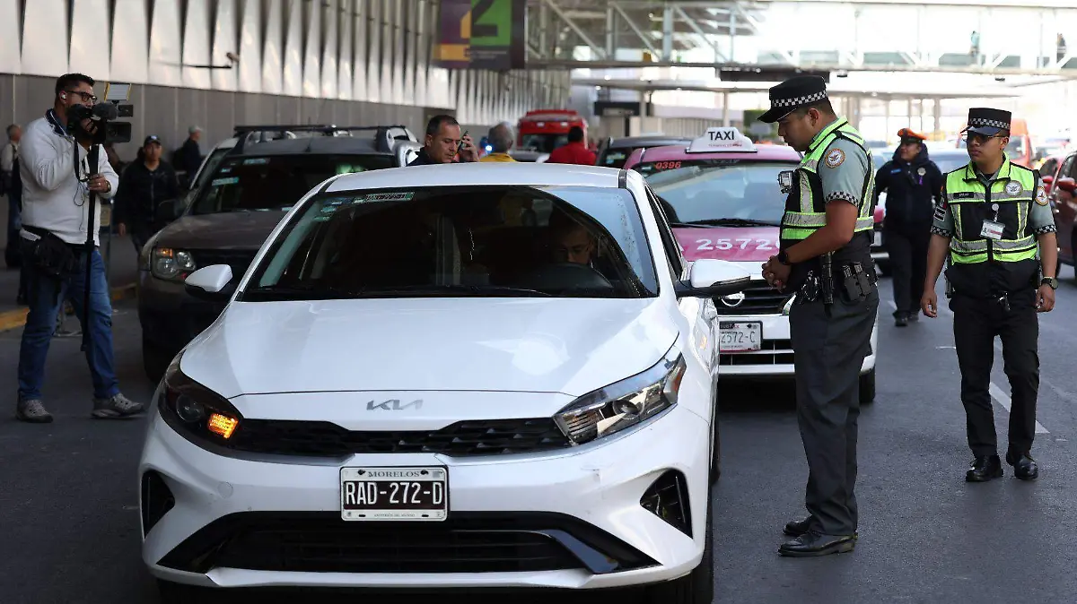 AICM prepara nuevas bahías para abordaje de taxis por aplicación