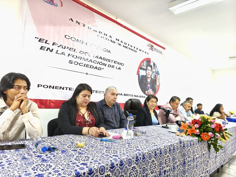 Ante la crisis del capitalismo, Gloria Brito llama al magisterio antorchista a formar pensamiento crítico en la s nuevas generaciones