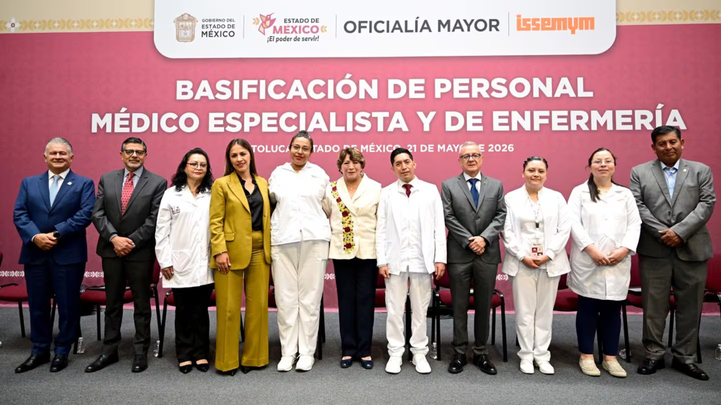 Edomex entrega 201 promociones y basificaciones a personal del ISSEMYM