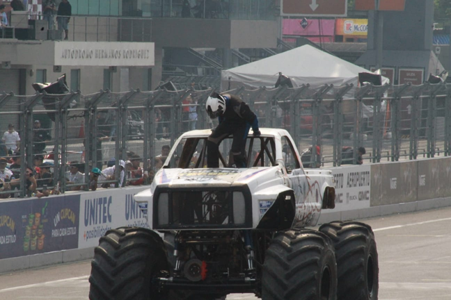 El Speed Fest hace vibrar el Autódromo con un debut lleno de adrenalina, música y color