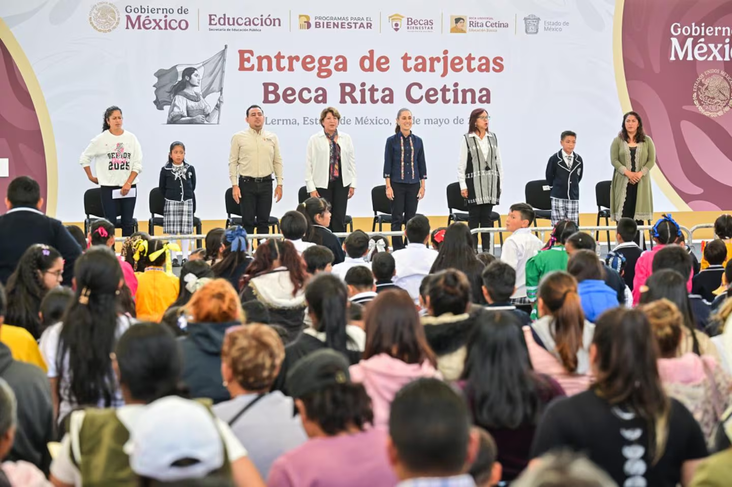 Sheinbaum y Delfina Gómez entregan apoyos de Beca “Rita Cetina” en Lerma