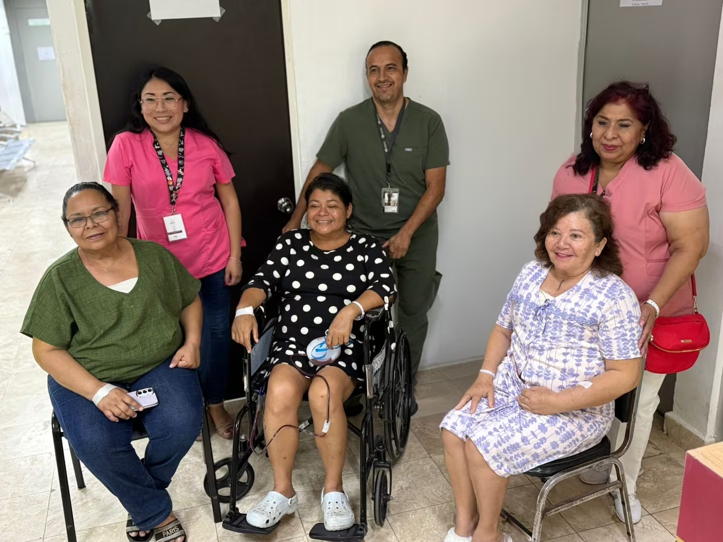 ISSSTE realiza jornada de reconstrucción mamaria en mujeres afectadas por cáncer de mama