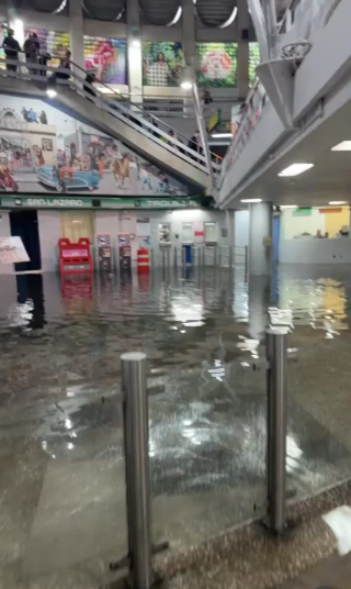 Provocan lluvias intensas inundación en estación San Lázaro de la línea B del Metro