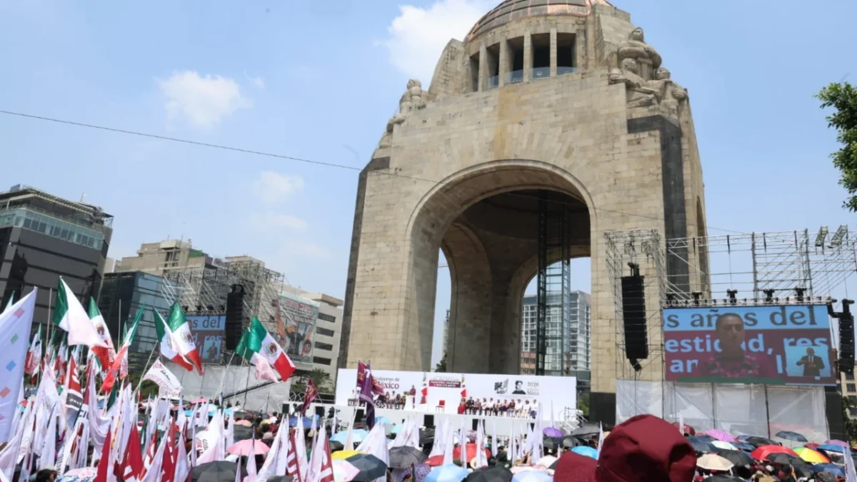 Sheinbaum reúne a 130 mil en informe en el Monumento a la Revolución