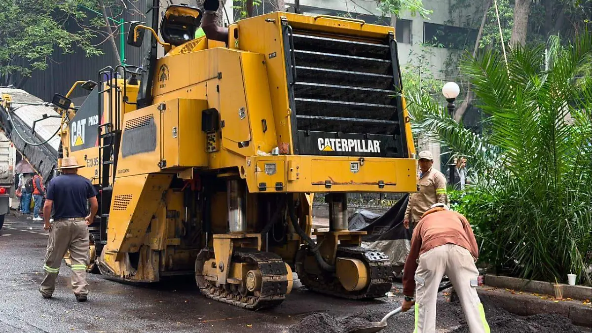 Cuauhtémoc rehabilita más de 3 mil metros cuadrados de pavimento en la calle Hamburgo